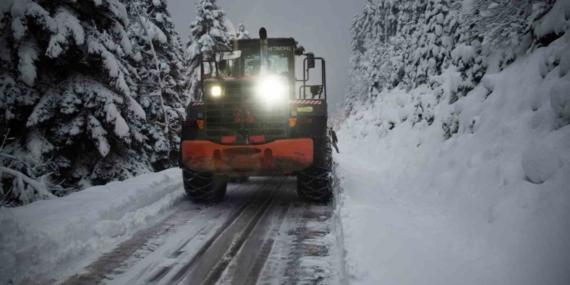 Kastamonu’da ekiplerin köy yollarındaki zorlu karla mücadelesi başladı