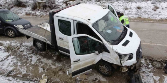 Kastamonu’da işçileri taşıyan kamyonet yan yattı: 7 yaralı