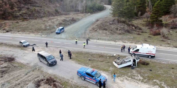 Kastamonu’da otomobil ile çarpışan kamyonet ters döndü: 1 ölü, 1 yaralı