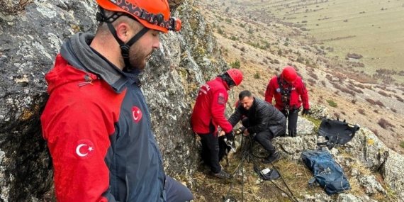 Kayalıklarda mahsur kalan keçiler JAK timi tarafından kurtarıldı