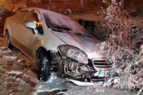 Kaygan zeminde kontrolü kaybedip kazaya neden oldu: 3’ü çocuk 7 kişi yaralandı