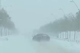 Kayganlaşan yolda kaza kıl payı atlatıldı