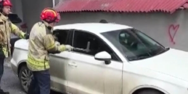 Kaynarca’da araç içinde mahsur kalan çocuk itfaiye tarafından kurtarıldı
