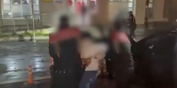 Kayseri’de 3 polis aracına çarparak kaçan suç makinası yakalandı