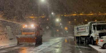 Kayseri’de gece saatlerinde başlayan kar yağışı kenti beyaza bürüdü