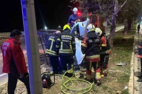 Kaza yapan araçta sıkışan sürücü itfaiye ekiplerince kurtarıldı