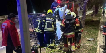 Kaza yapan araçta sıkışan sürücü itfaiye ekiplerince kurtarıldı