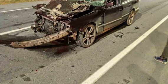 Kazada hurdaya dönen otomobil sürücüsü ağır yaralandı