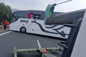 Kazada kapanan E-90 Otoyolu, araçların çekilmesiyle trafiğe açıldı