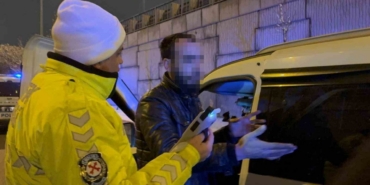 Kazalı araçla ilerledi, alkol testini reddetti