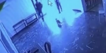 Kediye tekme attı, o anlar kameraya yansıdı