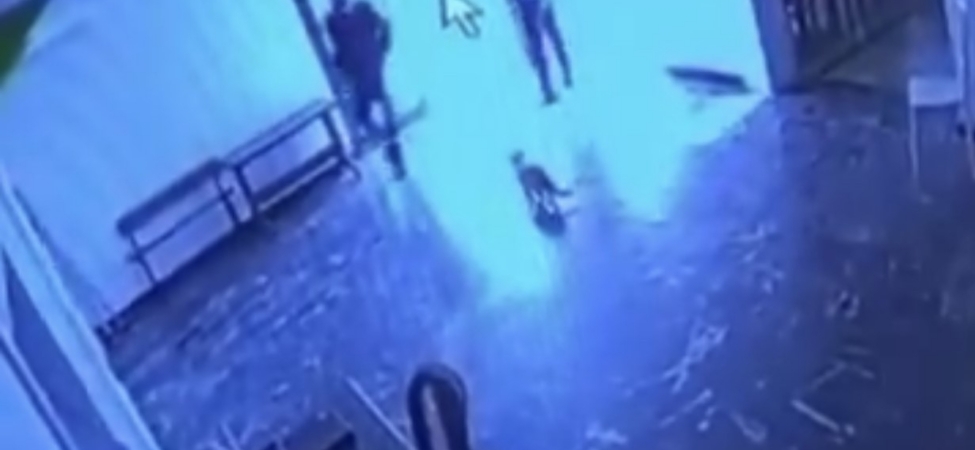 Kediye tekme attı, o anlar kameraya yansıdı