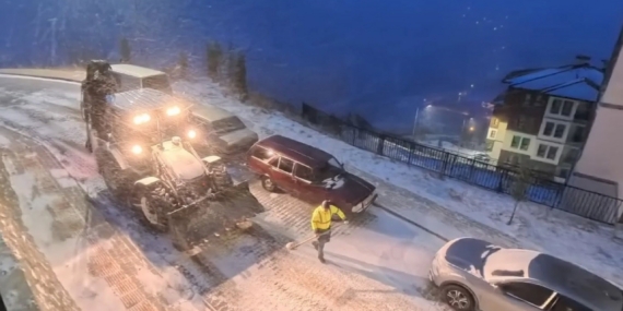 Kemaliye’de karla mücadele çalışmaları aralıksız sürüyor