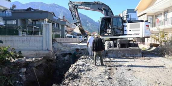 Kemer Kuzdere’de yağmur suyu drenaj hattı çalışmaları
