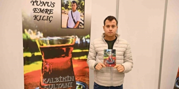 Kendini ifade etmekte zorlanan genç şair duygularını kitaplaştırdı