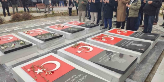 Keşan’da trafik kazasında hayatını kaybedenler için yapılan anıt açıldı