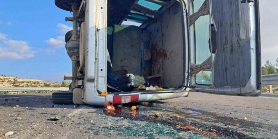 Kilis-Hatay karayolunda panelvanla cip çarpıştı: 3 yaralı