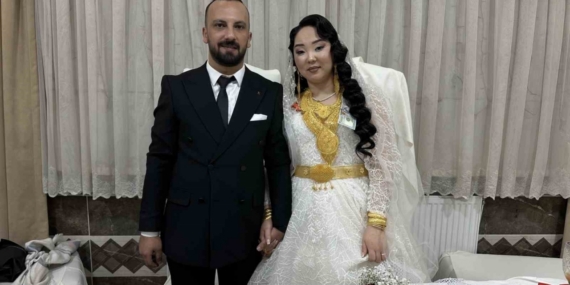 Kırgız gelin ve Yüksekovalı damadın kargoda başlayan aşkı mutlu sonla bitti