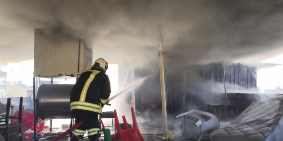 Kırıkhan’da evin çatı katı alevlere teslim oldu