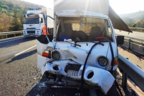 Kırkağaç’ta kamyonet ile tır çarpıştı: 1 yaralı