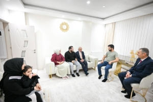 Kırklareli Valisi Turan devlet desteğiyle evlenen genç çiftlere misafir oldu