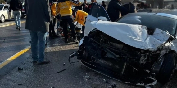 Kırklareli’de sınır kapısı yolunda iki otomobil çarpıştı: 5 yaralı