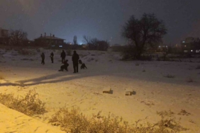 Kırşehir’de kar yağışı başladı, çocuklar kendini dışarı attı