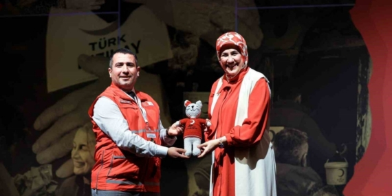 Kızılay Muradiye Şubesi iyilikte Türkiye birincisi oldu