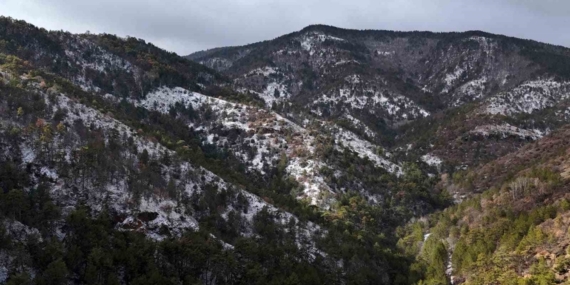 Kızılcahamam’da kar yağışı etkili oldu: Soğuksu Milli Parkı’nda kartpostallık manzaralar oluştu