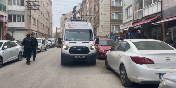 Kollarından ve kafasından yaralanan genç hastaneye kaldırıldı, fail aranıyor