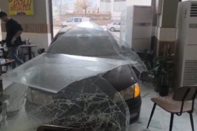 Kontrolden çıkan araç dönerciye girdi