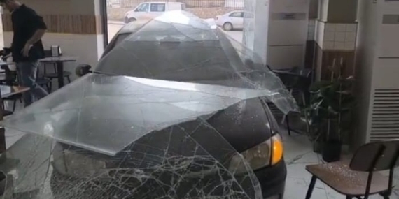 Kontrolden çıkan araç dönerciye girdi