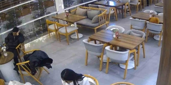 Kontrolden çıkan otomobil kafeteryaya girdi: Saniyelerle kurtuldular