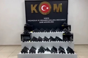Konya Polisinden kaçak silah operasyonu: 100 tabanca ele geçirildi