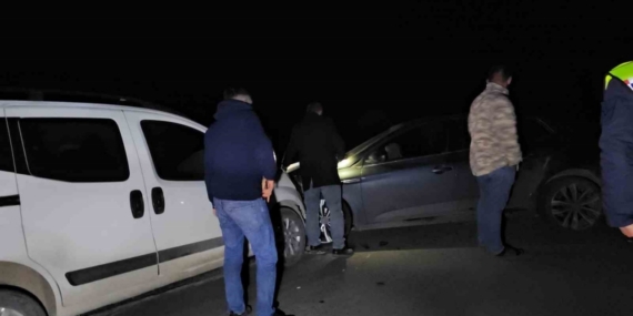 Konya’da otomobil ile hafif ticari araç çarpıştı: 8 yaralı