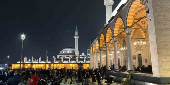 Konya’da Regaib Kandili’nde eller semaya açıldı