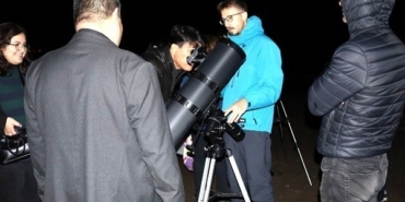 Köyceğiz’de öğrenciler Ay’ı teleskopla inceledi