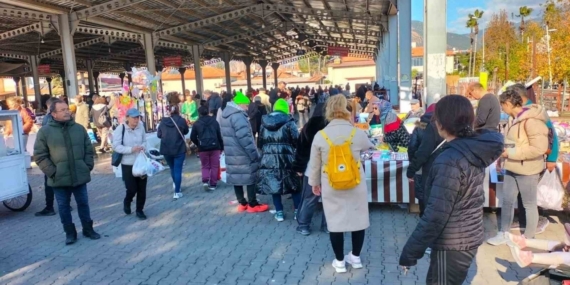 Köyceğiz’de yılbaşı pazarı kuruldu