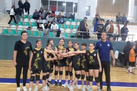 Köyceğizli minikler Voleybol Turnuvası’nda şampiyon oldu