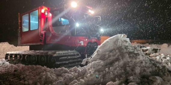 Köyde mahsur kalan tansiyon hastası, 5 saatlik mücadeleyle hastaneye ulaştırıldı