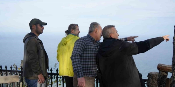 Köylülerin yaptığı teras manzarasıyla ziyaretçileri mest ediyor