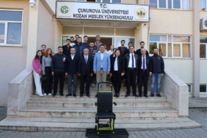 Kozan Meslek Yüksekokulu’nun merdivenlerindeki engel belediye işbirliği ile kaldırıldı