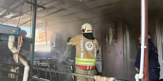 Kula’da müstakil evde çıkan yangın paniğe neden oldu