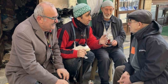 Kunduracı ile Avustralyalı turistin yöresel ’annouv’ imtihanı