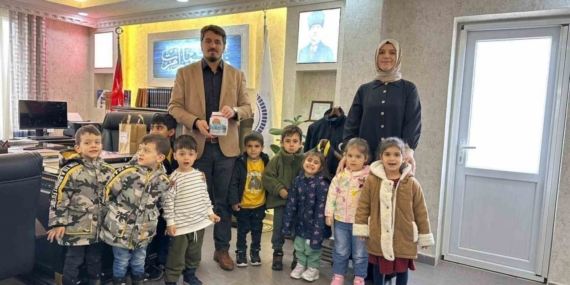 Kur’an Kursu öğrencileri harçlıklarından biriktirdiklerini Gazze’ye bağışladı