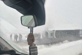 Kurtalan’da devrilen kamyonun sürücüsü yaralandı