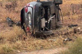 Kurtalan’da devrilen otomobilin sürücüsü yaralandı