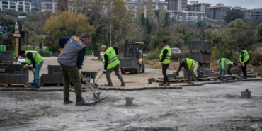 Kuşadası Belediyesi kente modern ve konforlu yollar kazandırıyor