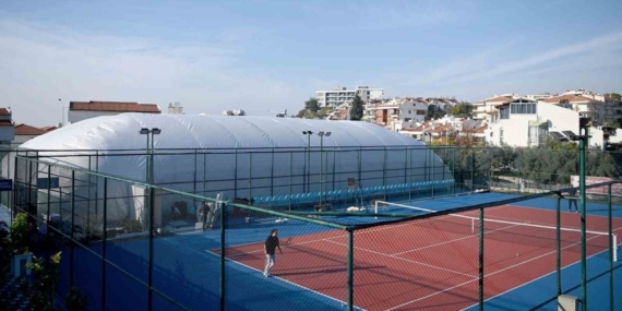 Kuşadası Tenis Kulübü’nde ’balon kort’ yapımı tamamlandı