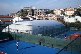 Kuşadası’nda sporseverlerden balon korta yoğun ilgi